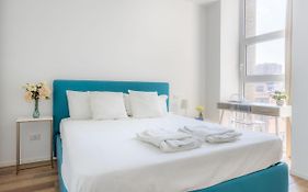 Sunlit 1 Bedroom Apt Via Pirelli